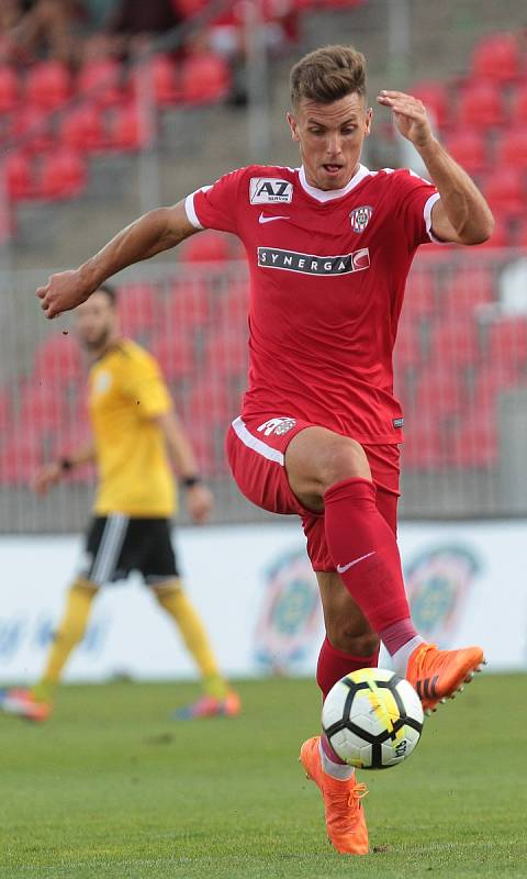 Fotbalisté Zbrojovky (v červeném) podruhé v novém ročníku druhé nejvyšší soutěže vyhráli. Doma zdolali České Budějovice 2:1.