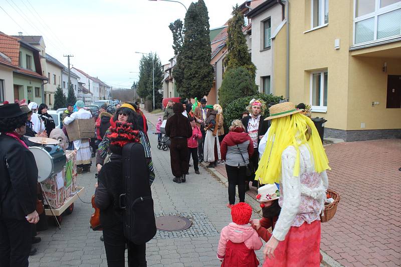 Průvod masek při Starolískoveckých ostatcích.