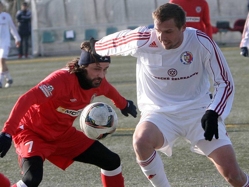 Zbrojovka (v červeném) přehrála Třinec 2:1.