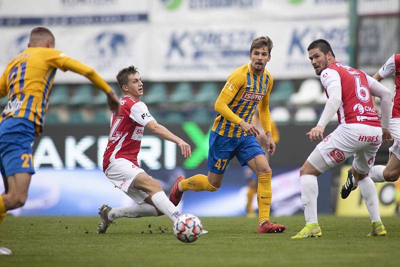 Praha - Zápas 7. kola FORTUNA:LIGY mezi FK Pardubice a SFC Opava 7. 11. 2020. Jiří Texl (SFC Opava).