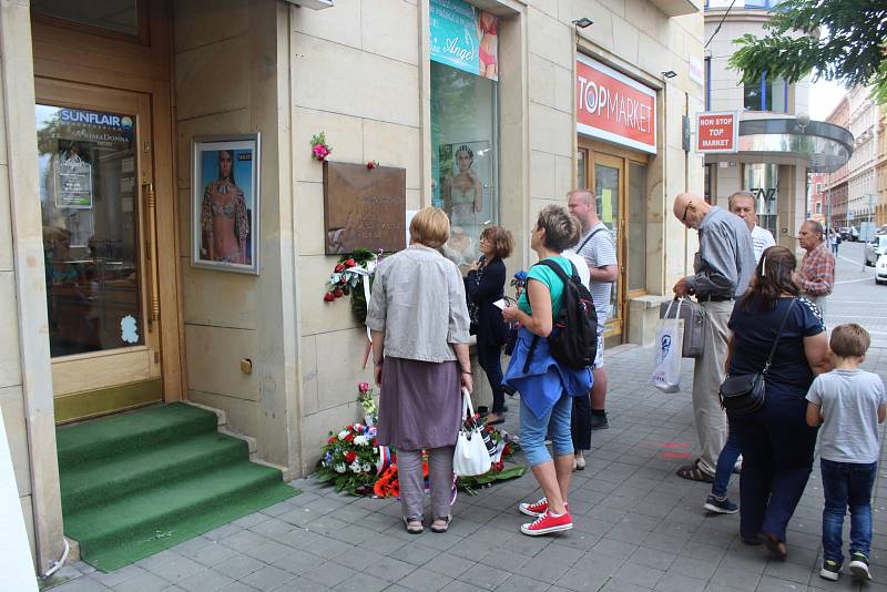 Před padesáti lety stříleli Češi proti Čechům. Brňané si připomněli zemřelé