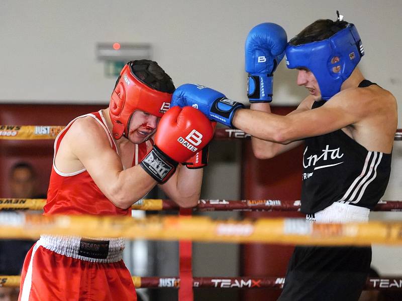 Boxeři brněnské Komety v souboji s klubem Knokaut.