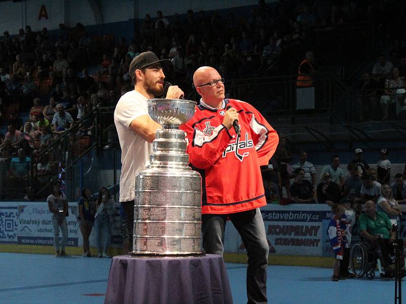Hokejista Michal Kempný zavítal do rodného Hodonína i se Stanley Cupem.