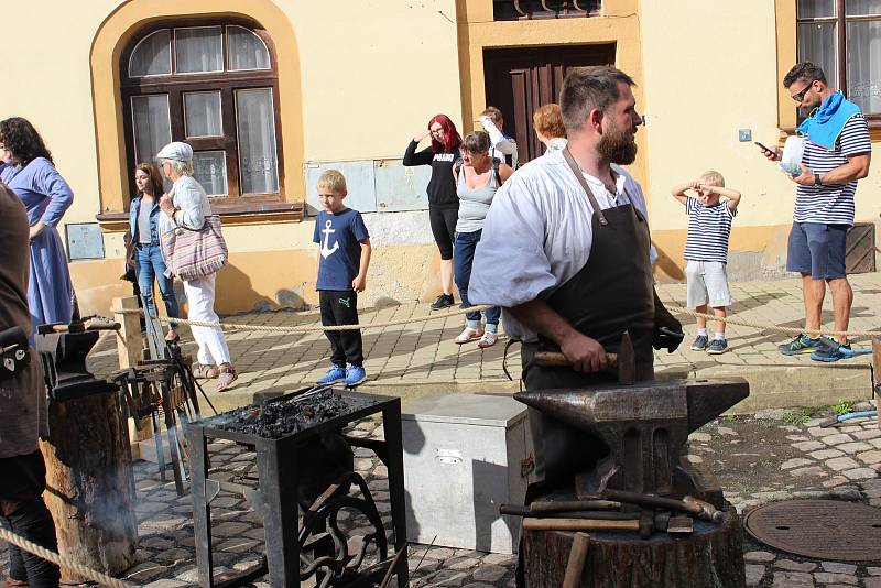 V rámci Středověkých slavností purkrabího Půty si návštěvníci užili program i v amfiteátru a na náměstí.