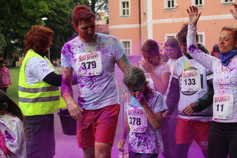 Sokolovský čtvrtmaraton, Barevný běh, Den s Policií ČR, Stezka skřítka Sokolníčka, koncerty nebo ohňostroje, to všechno byla letošní akce Hurá, prázdniny.