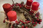 Adventní svícny a ostatní vánoční dekorace v kraslickém Šneku