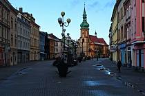 Lidické nábřeží v Sokolově se na půl roku uzavře. Město pustí auta na Staré náměstí.