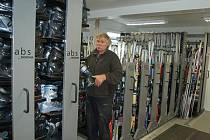 Vlekaři už zbrojí na zimu. Bublavské skicentrum (na snímku) rozšíří půjčovnu lyžařského vybavení.
