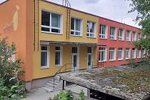 Školáky v Sokolově vystřídali o prázdninách malíři, truhláři a elektrikáři