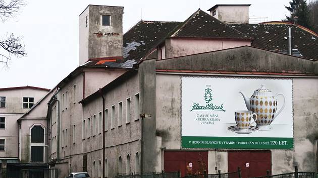 Porcelánka Haas & Czjzek v Horním Slavkově se možná opět dočká díky dražbě nového majitele.