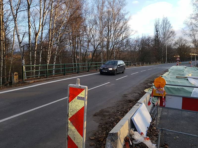 Na již zahájenou stavbu chodníků ze sídliště k průmyslové zóně chce město dotaci