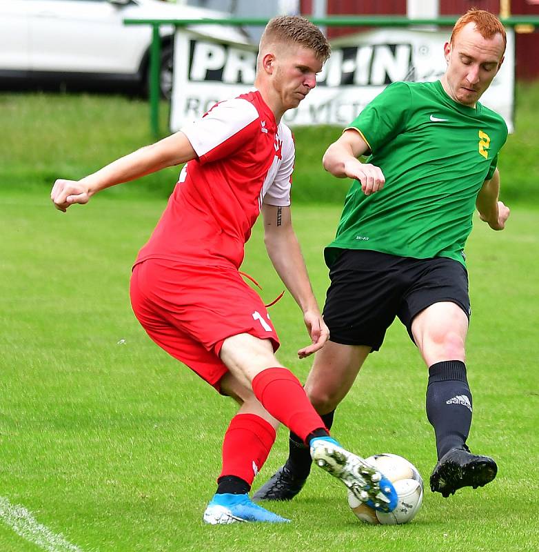 Derby s karlovarskou Slavií přetavila ve výhru 2:1 Březová,  které trefil tři body v 90. minutě střídající záložník Dan Krlička.