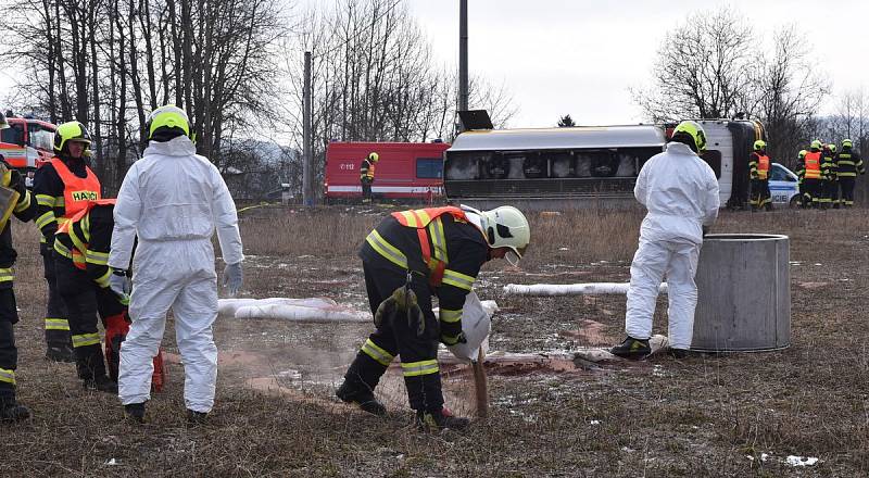 Zásah začal po jedenácté hodině dopoledne a skončil po více než osmi hodinách.