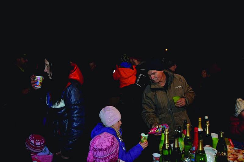 DOSPĚLÍ bouchali šampaňské, děti aspoň rychlé špunty. Foto: Kateřina Cekovová