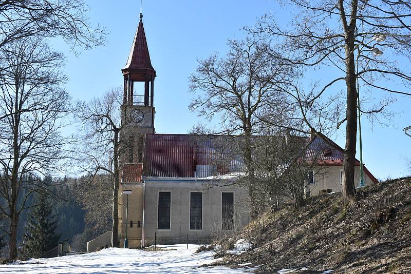 FOTO: Loupežnickou stezkou do vedlejší obce