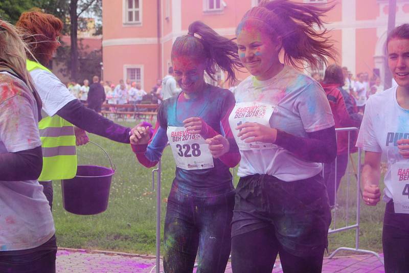 Sokolovský čtvrtmaraton, Barevný běh, Den s Policií ČR, Stezka skřítka Sokolníčka, koncerty nebo ohňostroje, to všechno byla letošní akce Hurá, prázdniny.