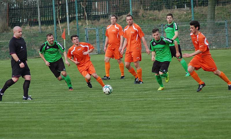 Krajský přebor: Baník Královské Poříčí (zelené dresy) - Spartak Horní Slavkov