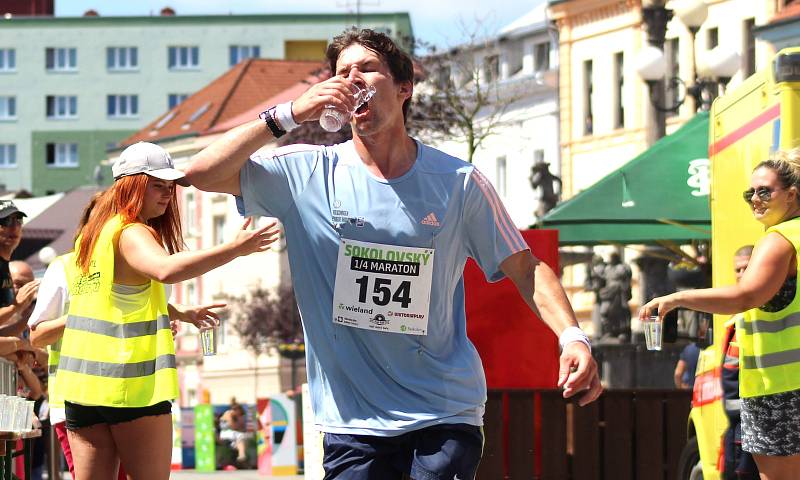 Čtvrtý ročník Sokolovského 1/4 maratonu přilákal na trať více než šest stovek běžců.