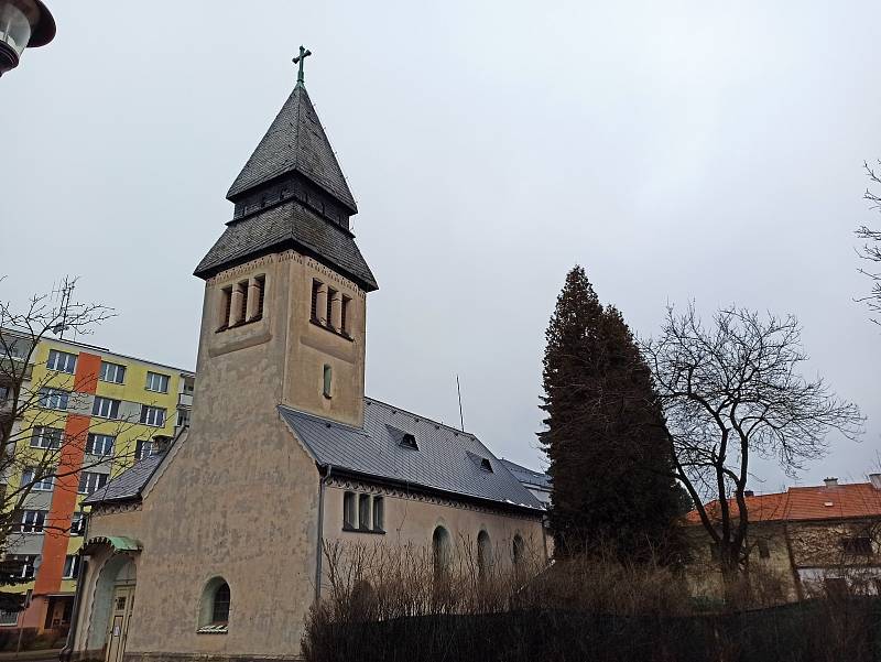 Chodov převzal evangelický kostel a nechá opravit fasádu i věž.