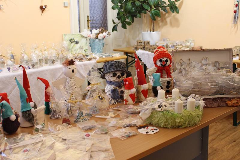Prodejní výstava Šikovné ruce se koná v Městské galerii DDM Bludiště do 29.listopadu.
