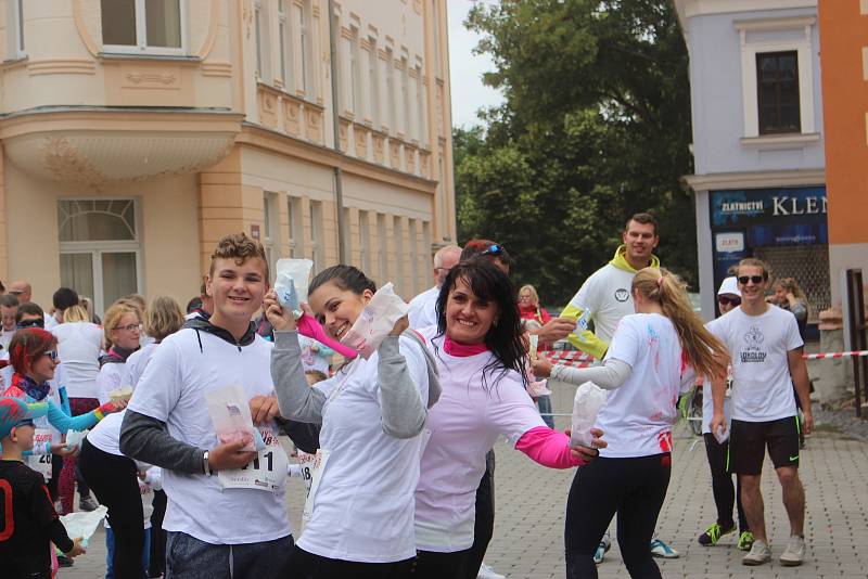 Sokolovský čtvrtmaraton, Barevný běh, Den s Policií ČR, Stezka skřítka Sokolníčka, koncerty nebo ohňostroje, to všechno byla letošní akce Hurá, prázdniny.