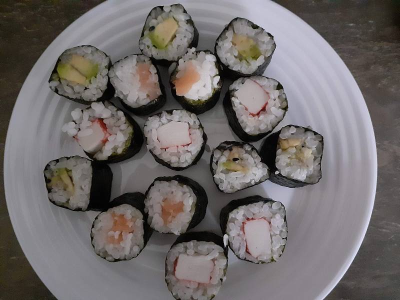 Sushi je jedno z nejznámějších jídel japonské kuchyně.