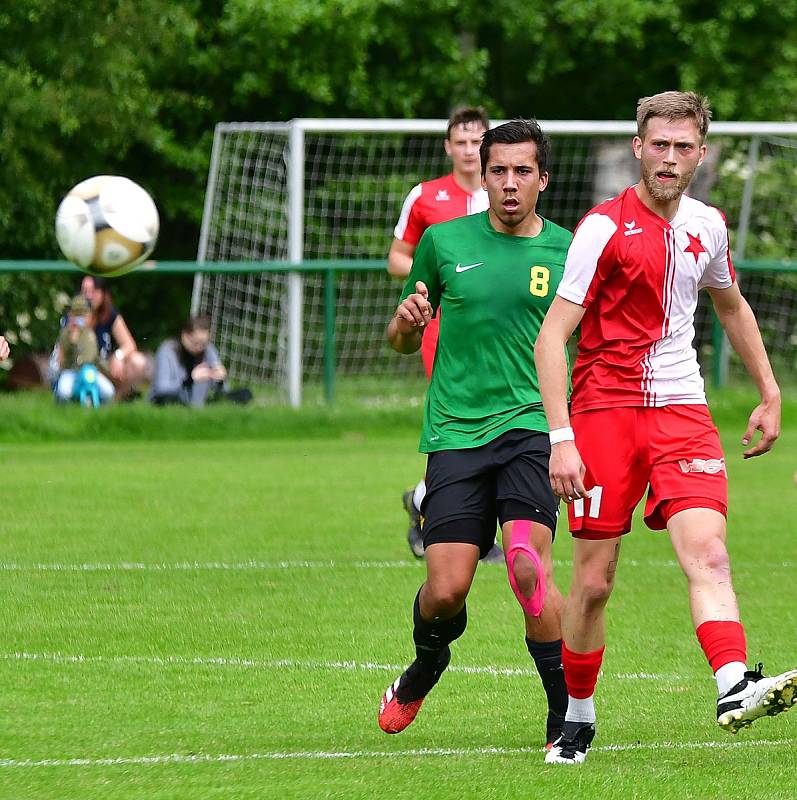 Derby s karlovarskou Slavií přetavila ve výhru 2:1 Březová,  které trefil tři body v 90. minutě střídající záložník Dan Krlička.