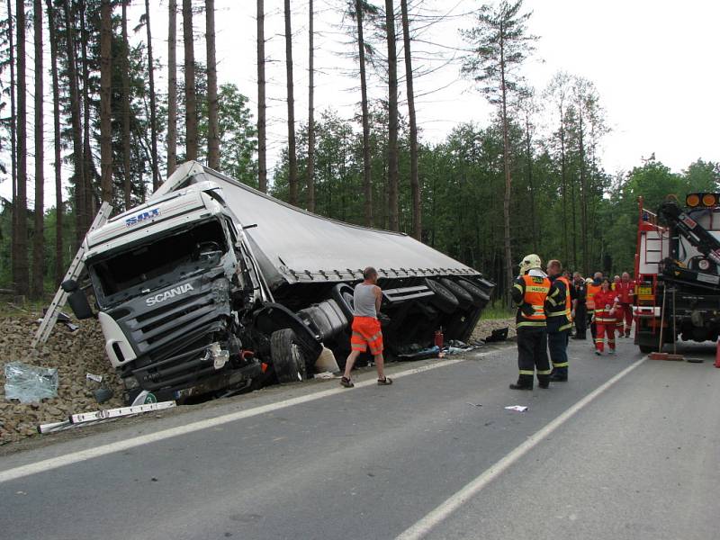 Tragická dopravní nehoda u Arnoltova ve směru na Zlatou.