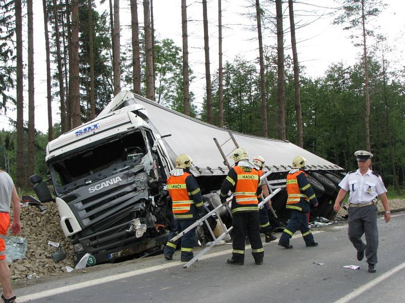 Tragická dopravní nehoda u Arnoltova ve směru na Zlatou.