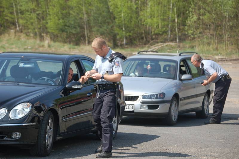 Policejní akce na silnici I/6 u Sokolova.