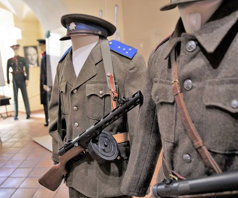 Nová expozice přibližuje historii policejních sborů. K vidění bude do srpna.