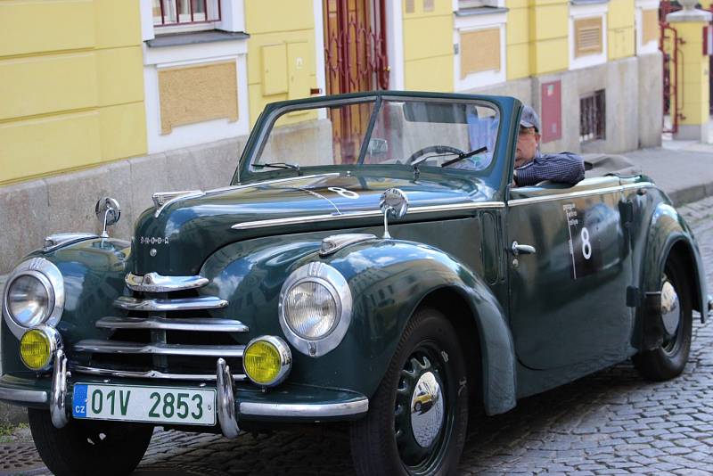 O víkendu zavítala do Lokte Prague retro rallye.