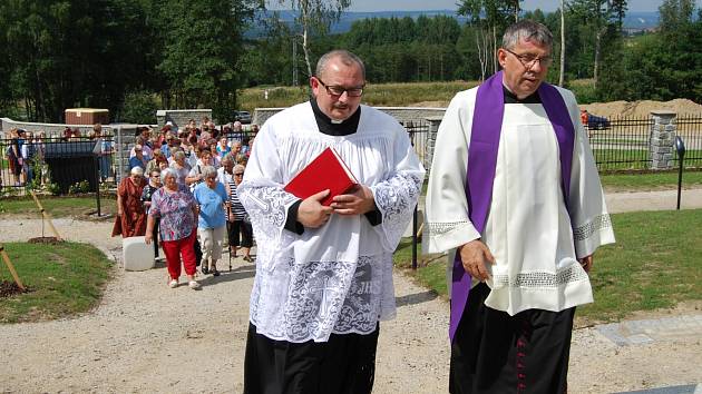 Svěcení hřbitova v Březové