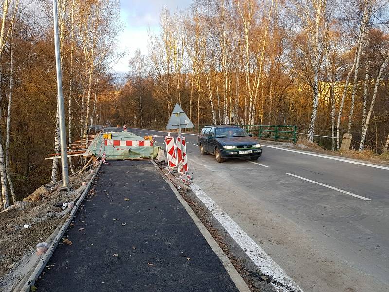 Na již zahájenou stavbu chodníků ze sídliště k průmyslové zóně chce město dotaci