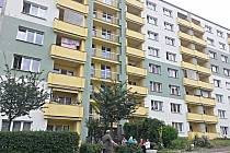 JEDEN ze dvou objektů s nízkonákladovými byty v Sokolově na sídlišti Vítězná.