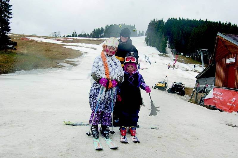 Sezónu v Bublavě ukončil karneval.