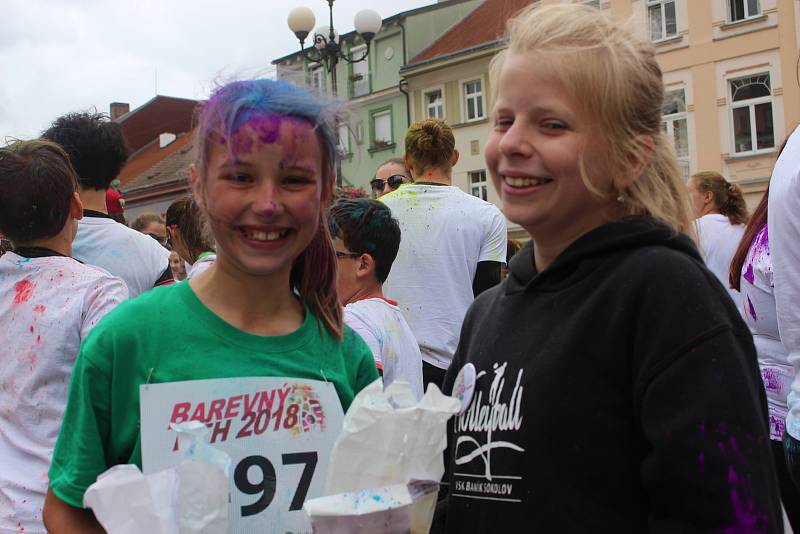 Sokolovský čtvrtmaraton, Barevný běh, Den s Policií ČR, Stezka skřítka Sokolníčka, koncerty nebo ohňostroje, to všechno byla letošní akce Hurá, prázdniny.