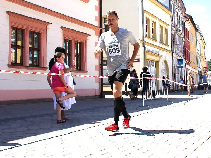 Čtvrtý ročník Sokolovského 1/4 maratonu přilákal na trať více než šest stovek běžců.