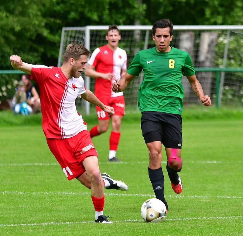 Derby s karlovarskou Slavií přetavila ve výhru 2:1 Březová,  které trefil tři body v 90. minutě střídající záložník Dan Krlička.