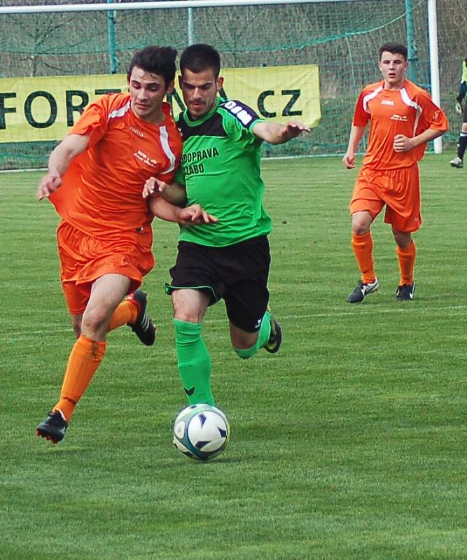 Krajský přebor: Baník Královské Poříčí (zelené dresy) - Spartak Horní Slavkov