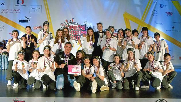 Sokolovská skupina Beat Generation si vytančila medaile i postup -  Sokolovský deník