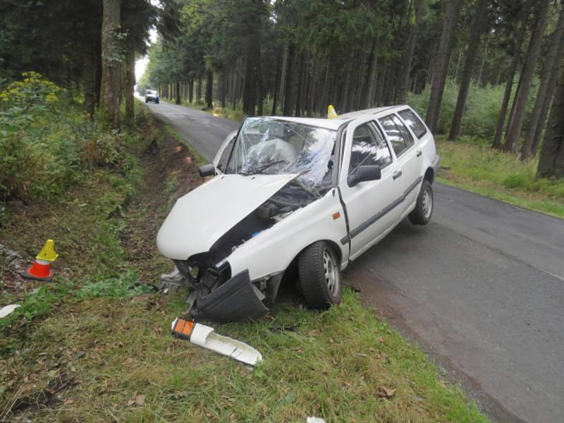 Riskantní jízdy opilců skončily nehodami, jeden se těžce zranil.