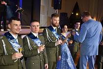 Maturitní ples vojenské školy v Sokolově