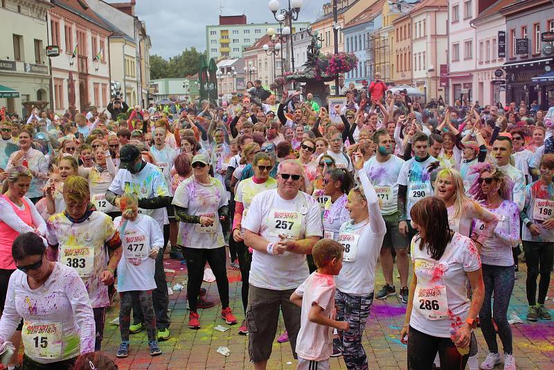 Sokolovský čtvrtmaraton, Barevný běh, Den s Policií ČR, Stezka skřítka Sokolníčka, koncerty nebo ohňostroje, to všechno byla letošní akce Hurá, prázdniny.