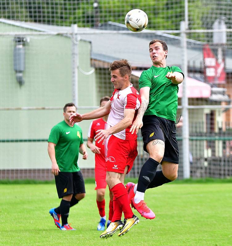 Derby s karlovarskou Slavií přetavila ve výhru 2:1 Březová,  které trefil tři body v 90. minutě střídající záložník Dan Krlička.