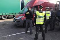 Dodávky jezdí přetížené, ukázala to policejní akce v Sokolově.