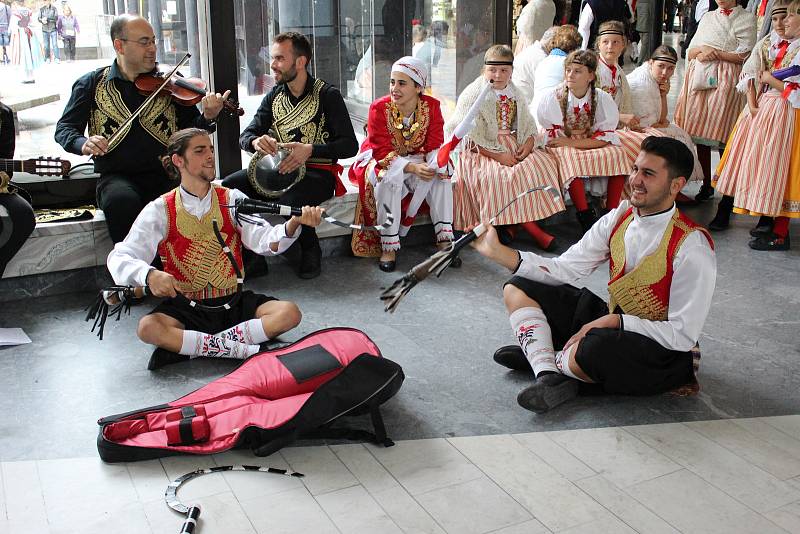 Soubory se představily v rámci mezinárodního folklorního festivalu.