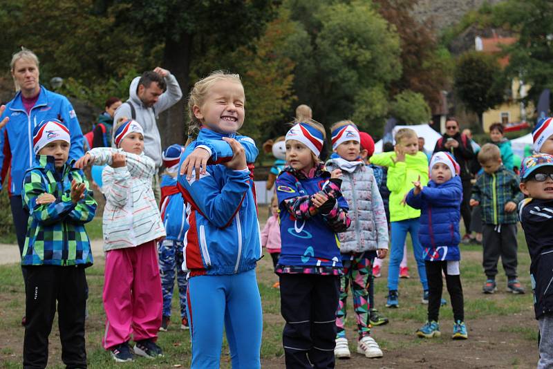 Dopoledne v rámci akce Běžíme na hrad patřilo v loketském amfiteátru především dětem.  A taky charitě.