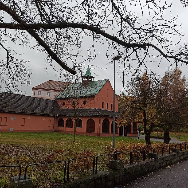 Na sokolovském hřbitově chybějí místa k pochovávání do země