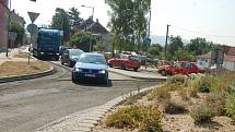Kvůli opravě křižovatky v ulici Kraslická nastaly dopravní omezení a v místě se tvoří i kolony aut.